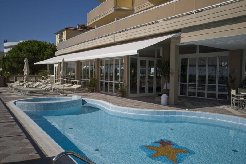 West Plast Distribution - Inchideri terase si sisteme de umbrire